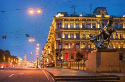 В конном экипаже по Невскому проспекту!