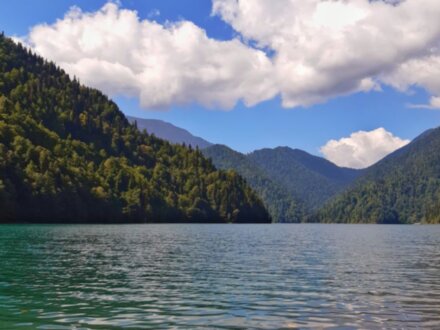 Мини-треккинг к водопадам и 7 ярких фотолокаций Абхазии