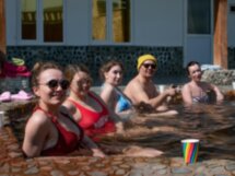 Покатушки на склонах Эльбруса и Чегета с вечеринками, бассейном и баней