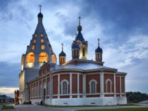 Коломенский кремль под покровом ночи