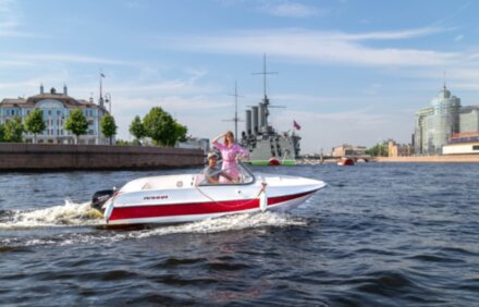 На катере — к центральным достопримечательностям, островам или просторам залива