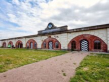 Из Петербурга в Кронштадт: поездка с краеведом