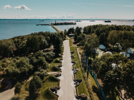 Из Петербурга в Кронштадт: поездка с краеведом