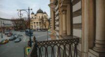 Групповая автопешеходная экскурсия «Дворы, парадные и Бродский»