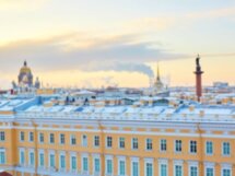 Дворцовая площадь для детей и их родителей