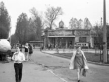 Удельная и барахолка, или Когда спальный район таит шедевры