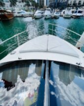 Прогулка на VIP-яхте по Дубаю — с купанием или рыбалкой