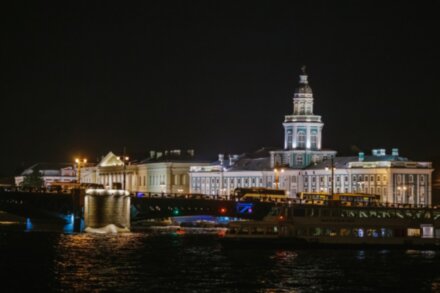 Ночной круиз на развод мостов с концертом