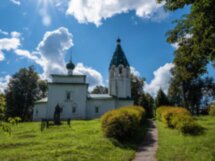 Палех — «страна тонконогих коней, серебристых облаков и древесной грусти»