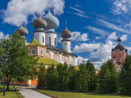 Тихвинский Богородичный Успенский монастырь: дом Пречистой Богоматери