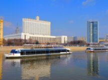 Прогулка на панорамном теплоходе «Ривер Палас» по центру Москвы с обедом или ужином
