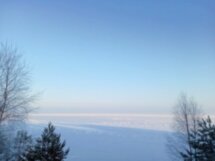 Сноукайтинг на берегу зимнего озера