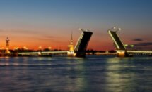Ночная теплоходная прогулка — от причала на Мойке