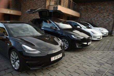 По древним и красивым местам Армении — на электромобиле Tesla