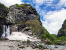На внедорожниках — к красавице-Рице и великану Гегскому водопаду