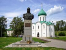 В древний Переславль-Залесский: архитектура, история и святые места (на вашем транспорте)