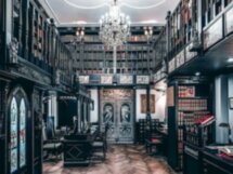 Готическая Книжная капелла в Петербурге