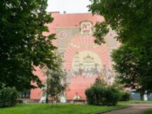 Кирпичная палитра: картины на брандмауэрах Петербурга
