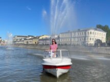 Водная прогулка за штурвалом катера вдоль Кремля