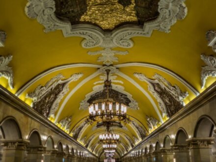 Под семью холмами: самые красивые станции московского метро