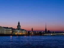 На автобусе и теплоходе по ночному Петербургу