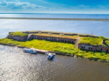 Морской Кронштадт: большая прогулка на катере с высадкой на форт