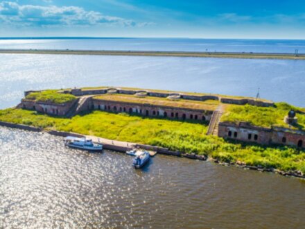Морской Кронштадт: большая прогулка на катере с высадкой на форт