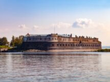 Морской Кронштадт: большая прогулка на катере с высадкой на форт