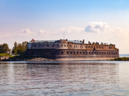 Морской Кронштадт: большая прогулка на катере с высадкой на форт