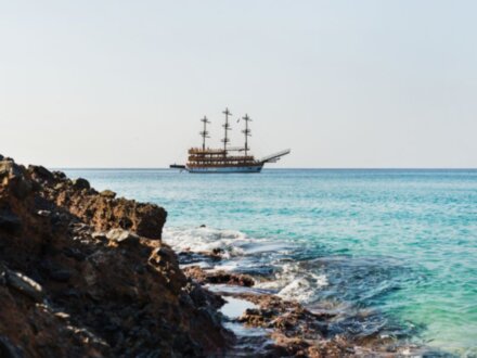 Морская прогулка на пиратском корабле