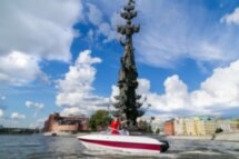 Сам себе капитан: аренда катера для самостоятельной прогулки по Москве-реке