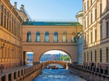 На уютном теплоходе по рекам и каналам Петербурга