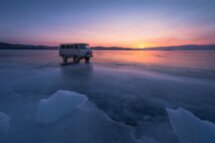 Ледяное одеяло спящего Байкала
