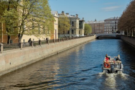 По рекам утреннего Петербурга – на катере и в мини-группе