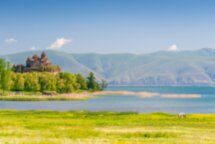 Круиз по озеру Севан и старинные монастыри: путешествие из Еревана
