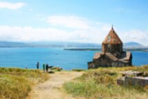 Круиз по озеру Севан и старинные монастыри: путешествие из Еревана