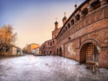 Крутицкое подворье в веках и лицах