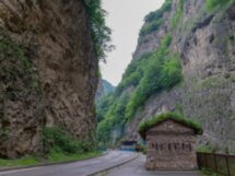 Чегемское ущелье, замок Шато Эркен и источники Гедуко