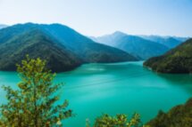 Горные пейзажи Сванетии: от теплого моря к манящим вершинам
