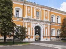 Детская экскурсия по территории Кремля